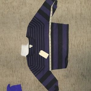 UNIQ clothing brand crop top three quarter length sleeves.